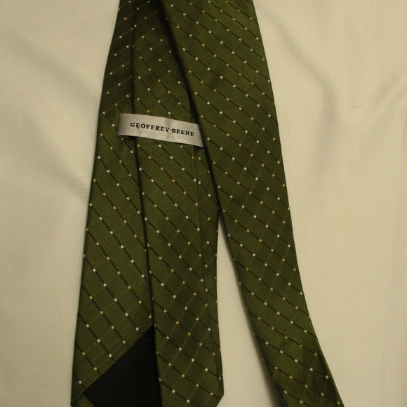 SILK TIE - NWOT - Picture 2 of 3